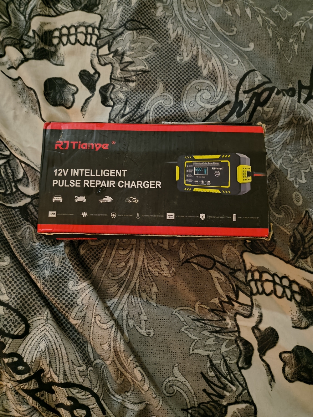 12V Intelligent Pulse Repair Charger - Black & Yellow